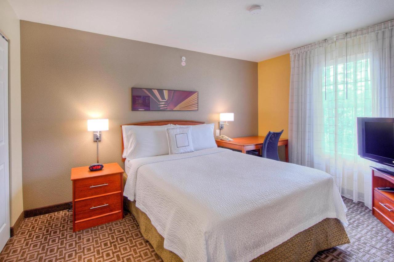 Towneplace Suites Raleigh Cary/Weston Parkway Экстерьер фото