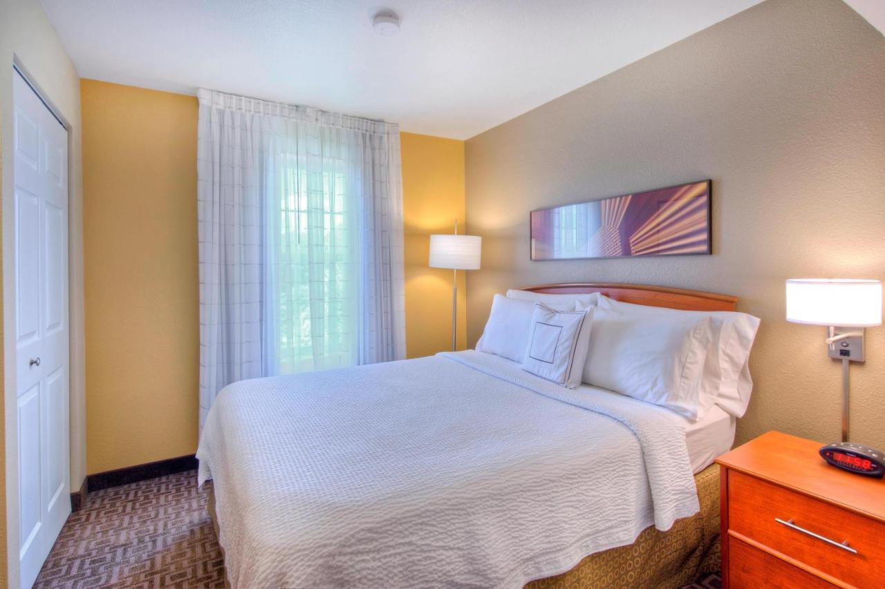 Towneplace Suites Raleigh Cary/Weston Parkway Экстерьер фото