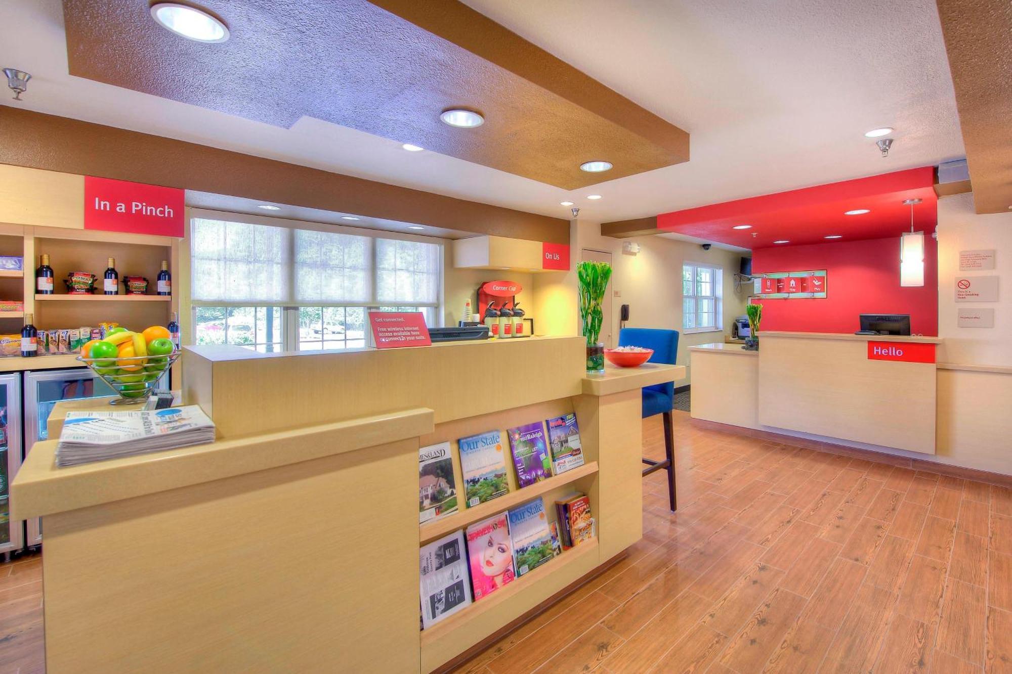 Towneplace Suites Raleigh Cary/Weston Parkway Экстерьер фото
