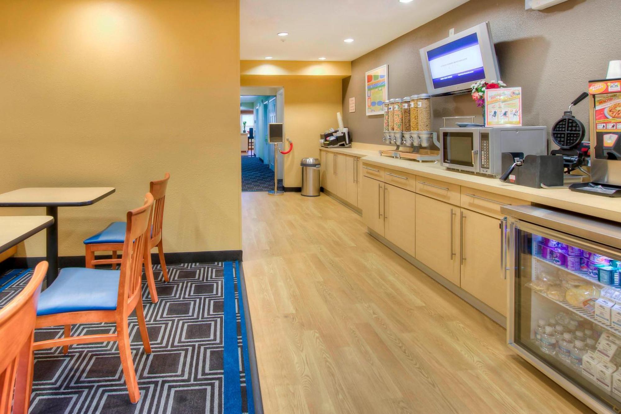 Towneplace Suites Raleigh Cary/Weston Parkway Экстерьер фото