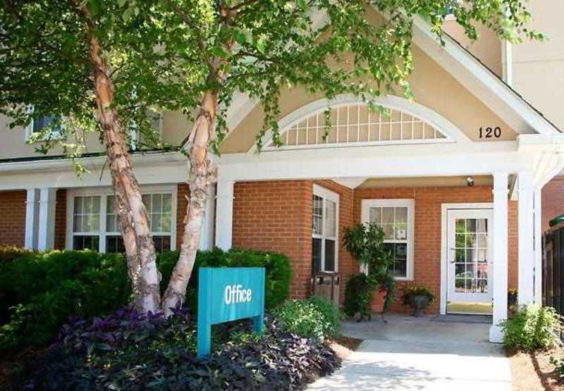 Towneplace Suites Raleigh Cary/Weston Parkway Экстерьер фото