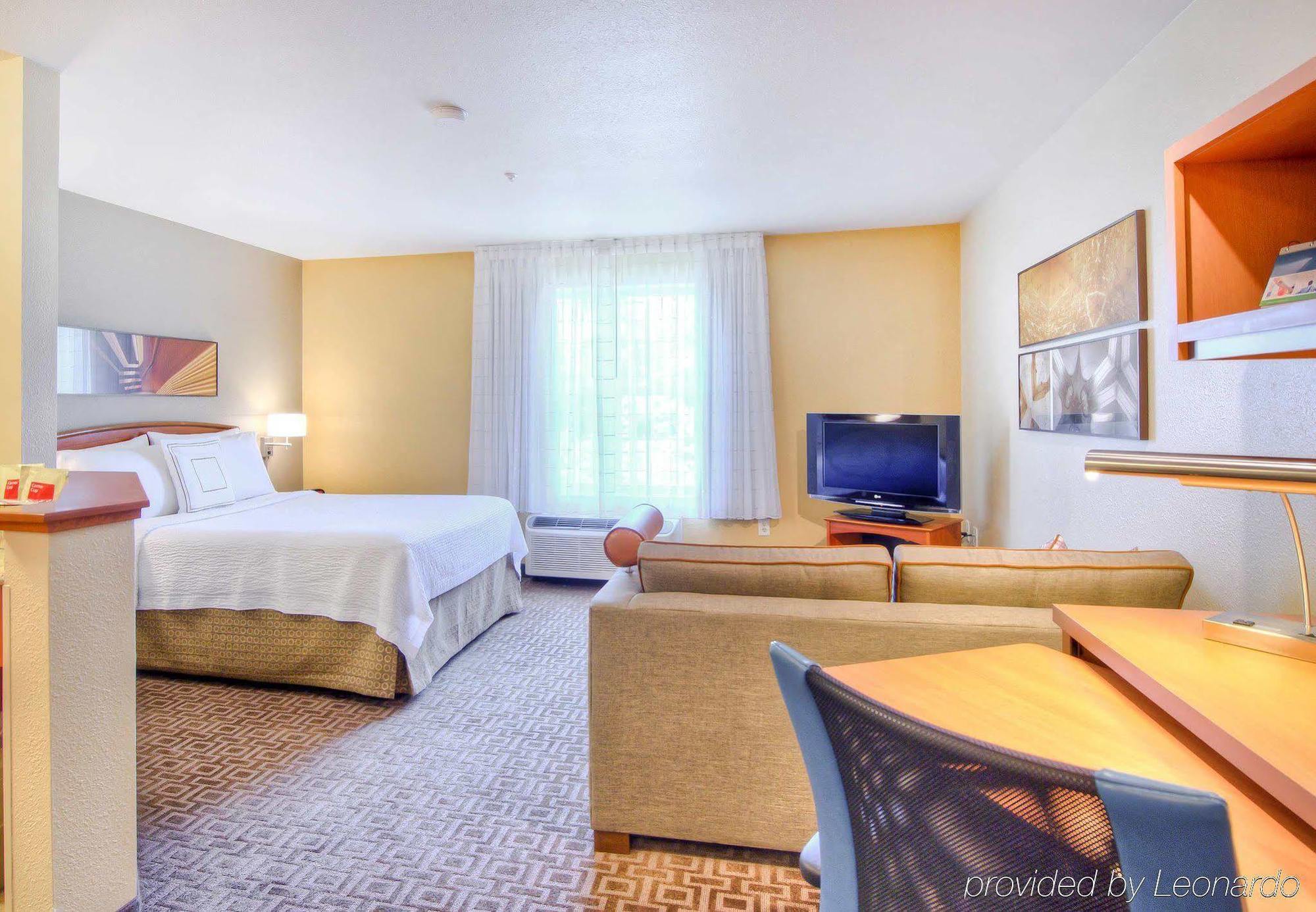 Towneplace Suites Raleigh Cary/Weston Parkway Экстерьер фото