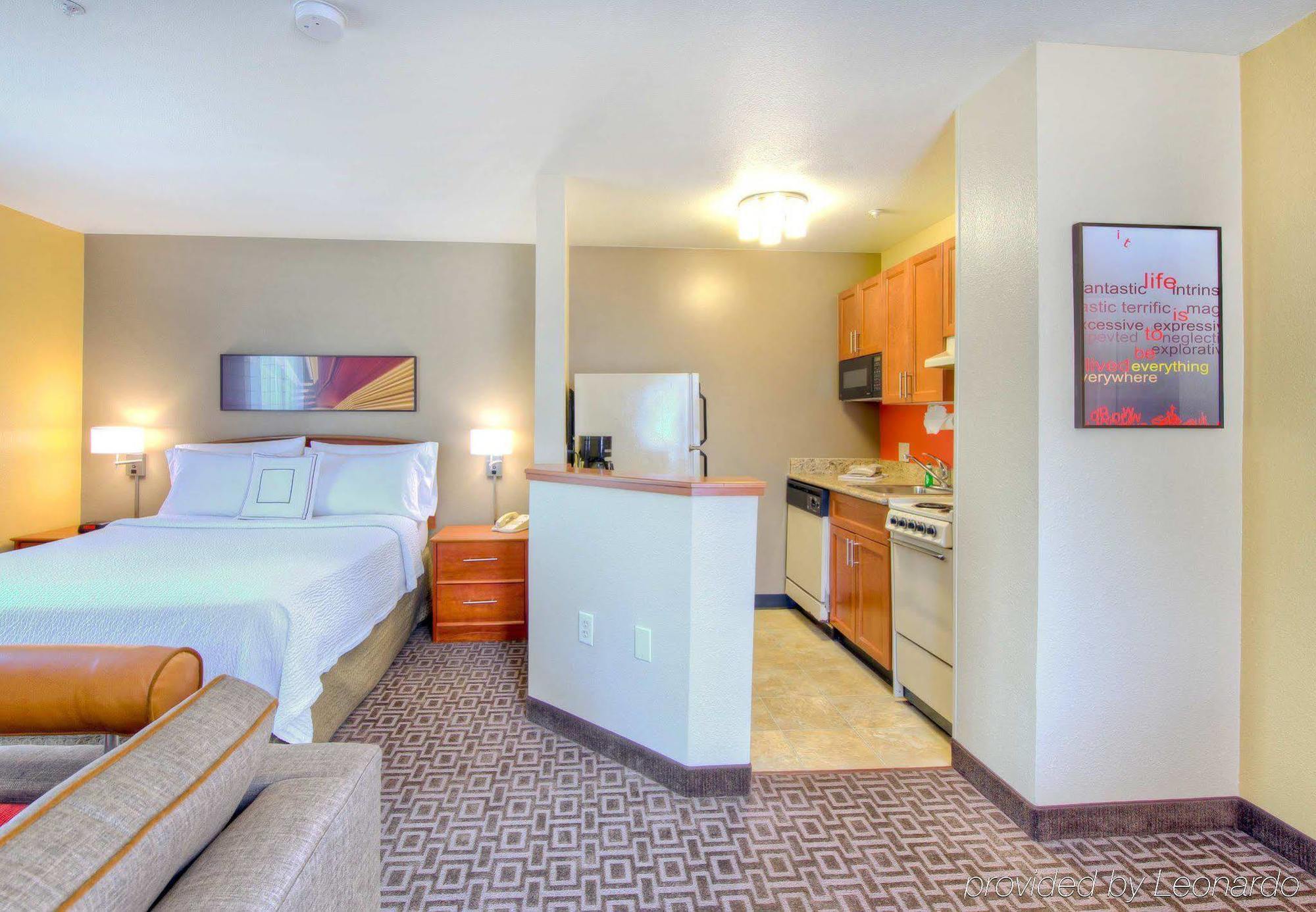 Towneplace Suites Raleigh Cary/Weston Parkway Экстерьер фото